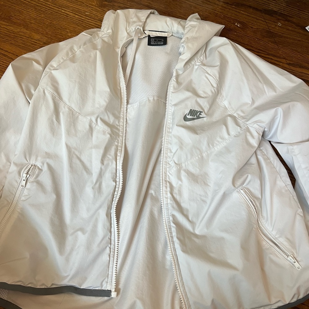 NIKE LIGHTLY WORN WINDBREAKER